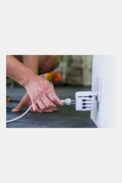 Pro World Travel Adapter -NL Kampeeruitrusting Verkoop 2024 b4kh390002 1010 05 nl